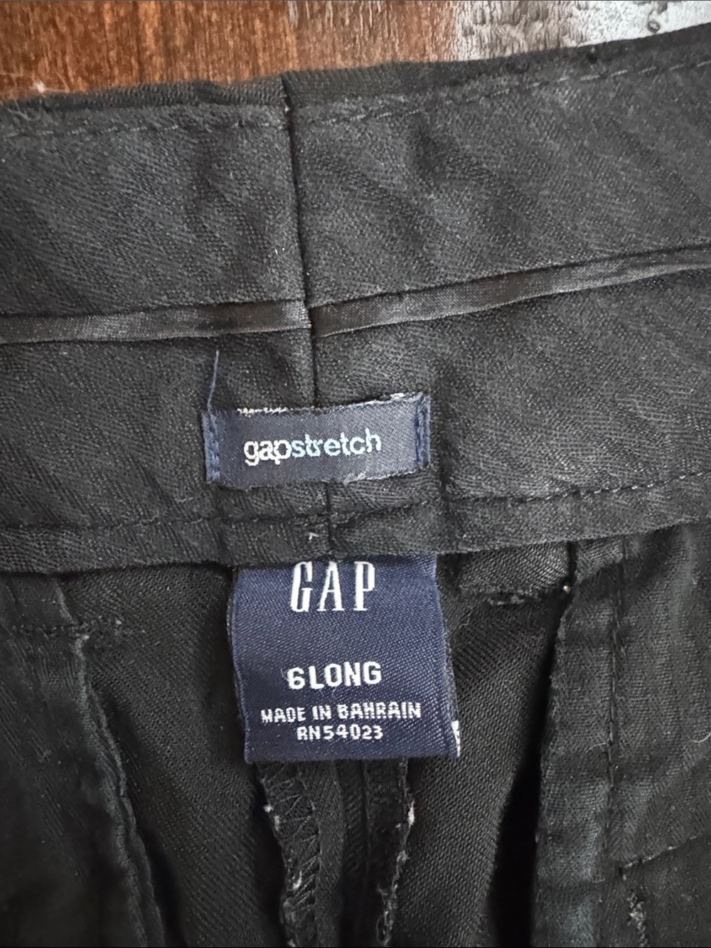 GAP Black Stretch women’s Trousers with flared and cuffed hem. Size 6L